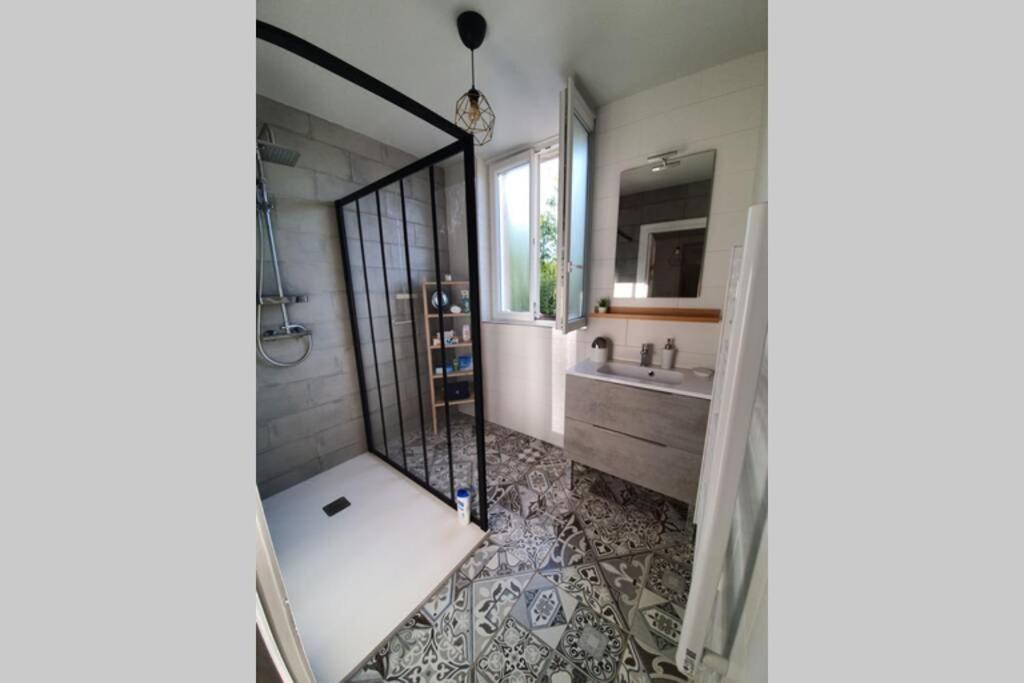 Blaye-Les-Mines Appartement Spacieux, Wifi ,Cafe A Volonte מראה חיצוני תמונה